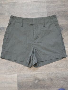 A New Day Womems Khaki Shorts Size 4